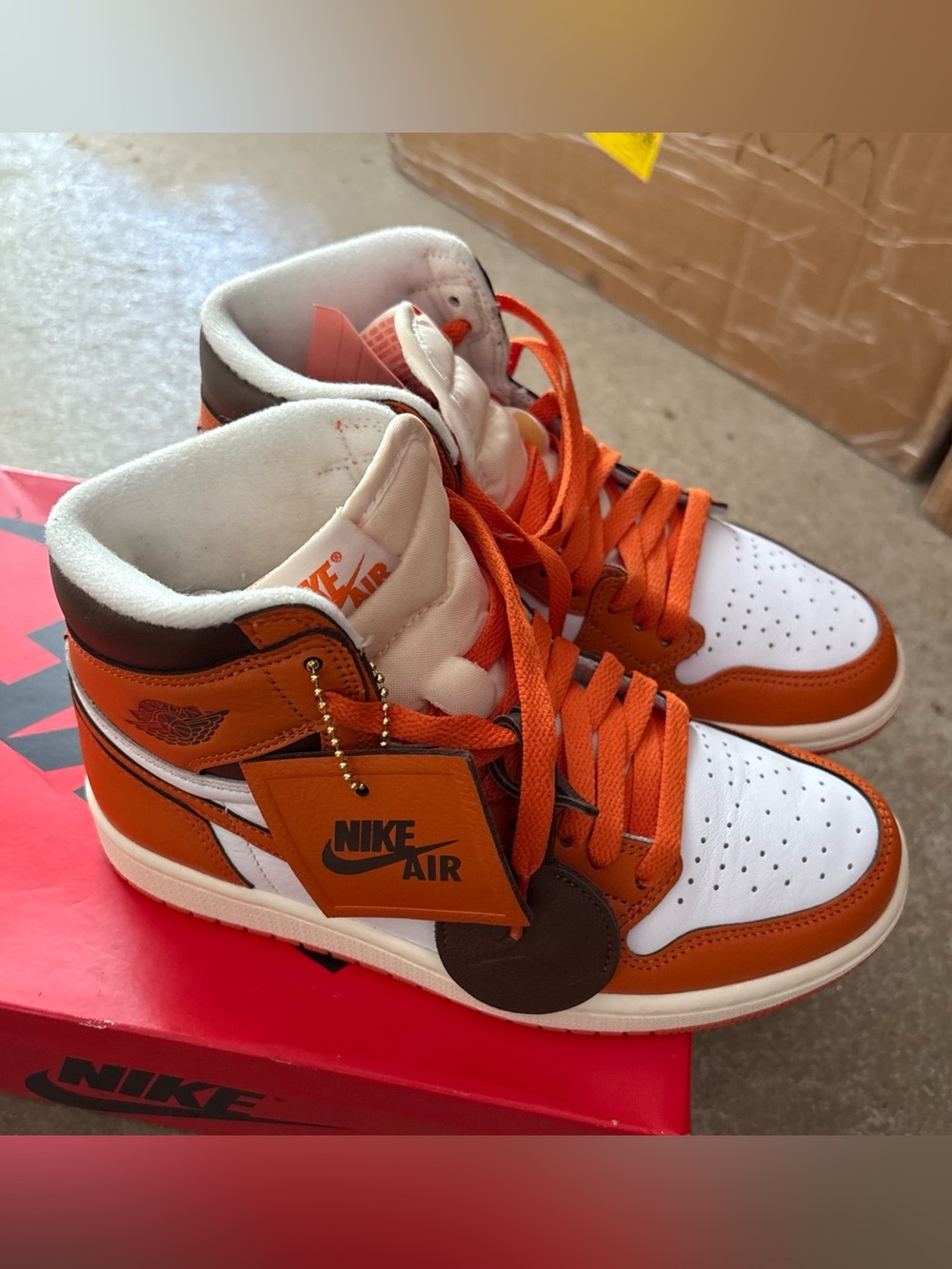 Women Size 6.5 w- New Air Jordan 1 HI OG Starfish fits a 5m or 5 y